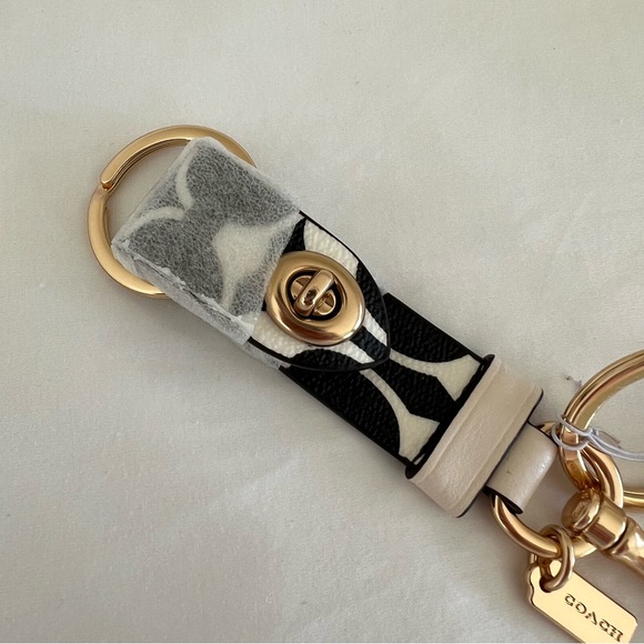 Coach Trigger Snap Bag Charm - Picture 5 of 13